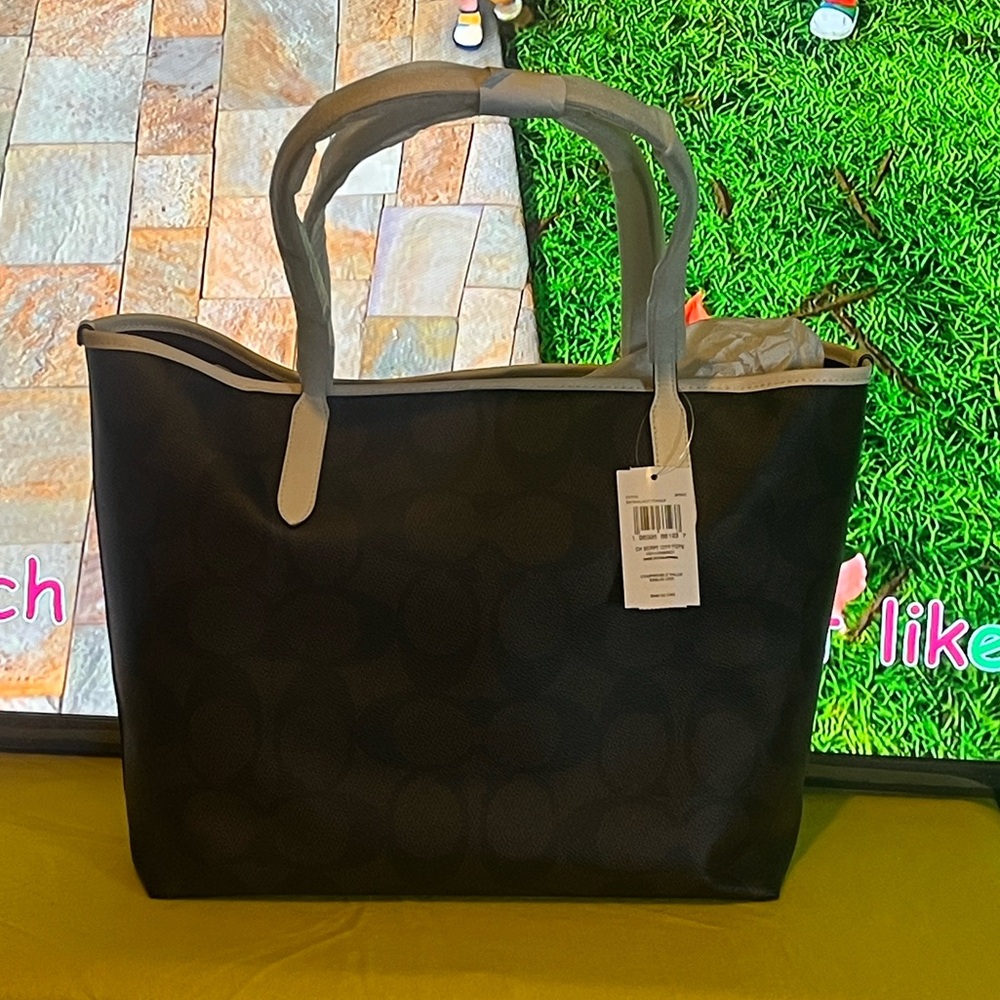 Coach City Tote Bag With Coach Logo NWT - Picture 13 of 14